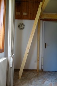 kleines Schlafzimmer: Aufgang Hochbett 2