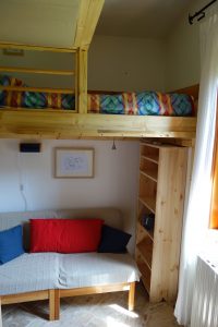 kleines Schlafzimmer Hochbett 1