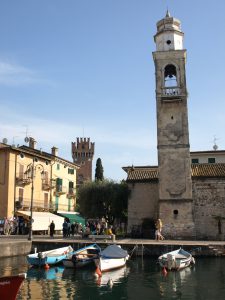 …mit Blick auf Kirche S. Nicolo